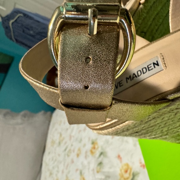 Gold espadrilles in excellent condition - Picture 6 of 6